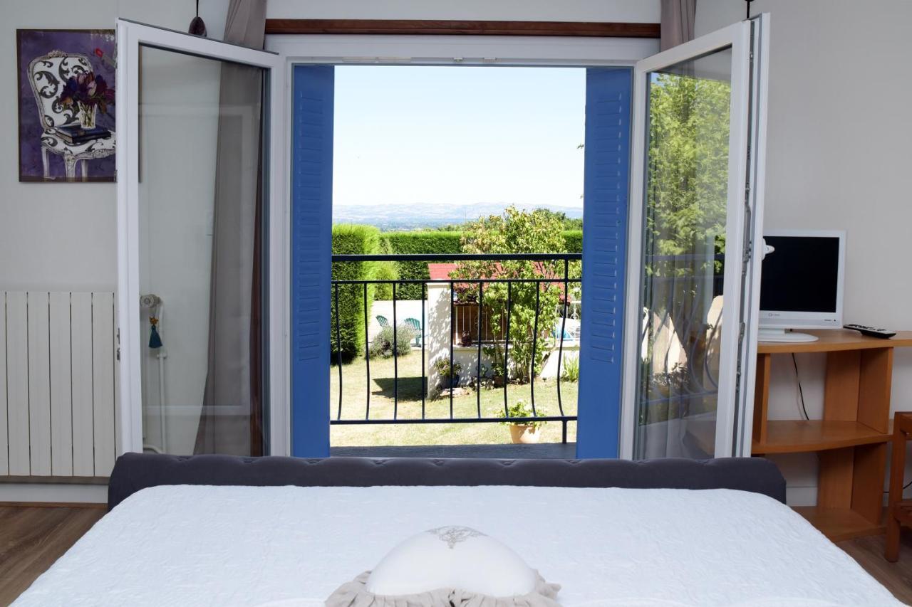 Bed and Breakfast Les Bessonnes Saint-Georges-Haute-Ville Екстер'єр фото
