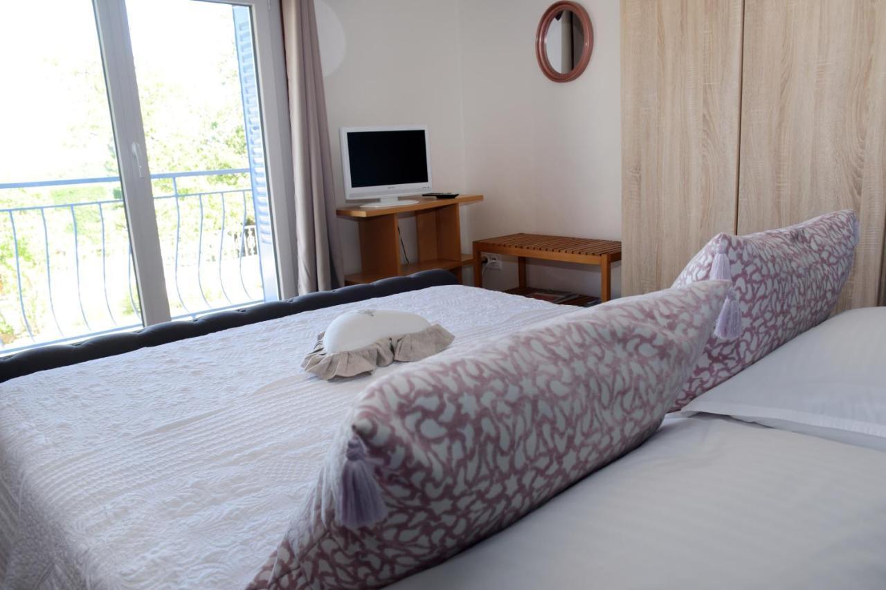 Bed and Breakfast Les Bessonnes Saint-Georges-Haute-Ville Екстер'єр фото